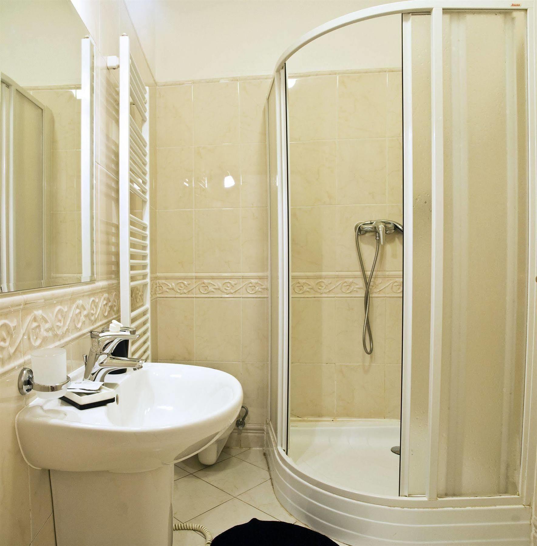 Ai Quattro Angeli Apart Otel Prag